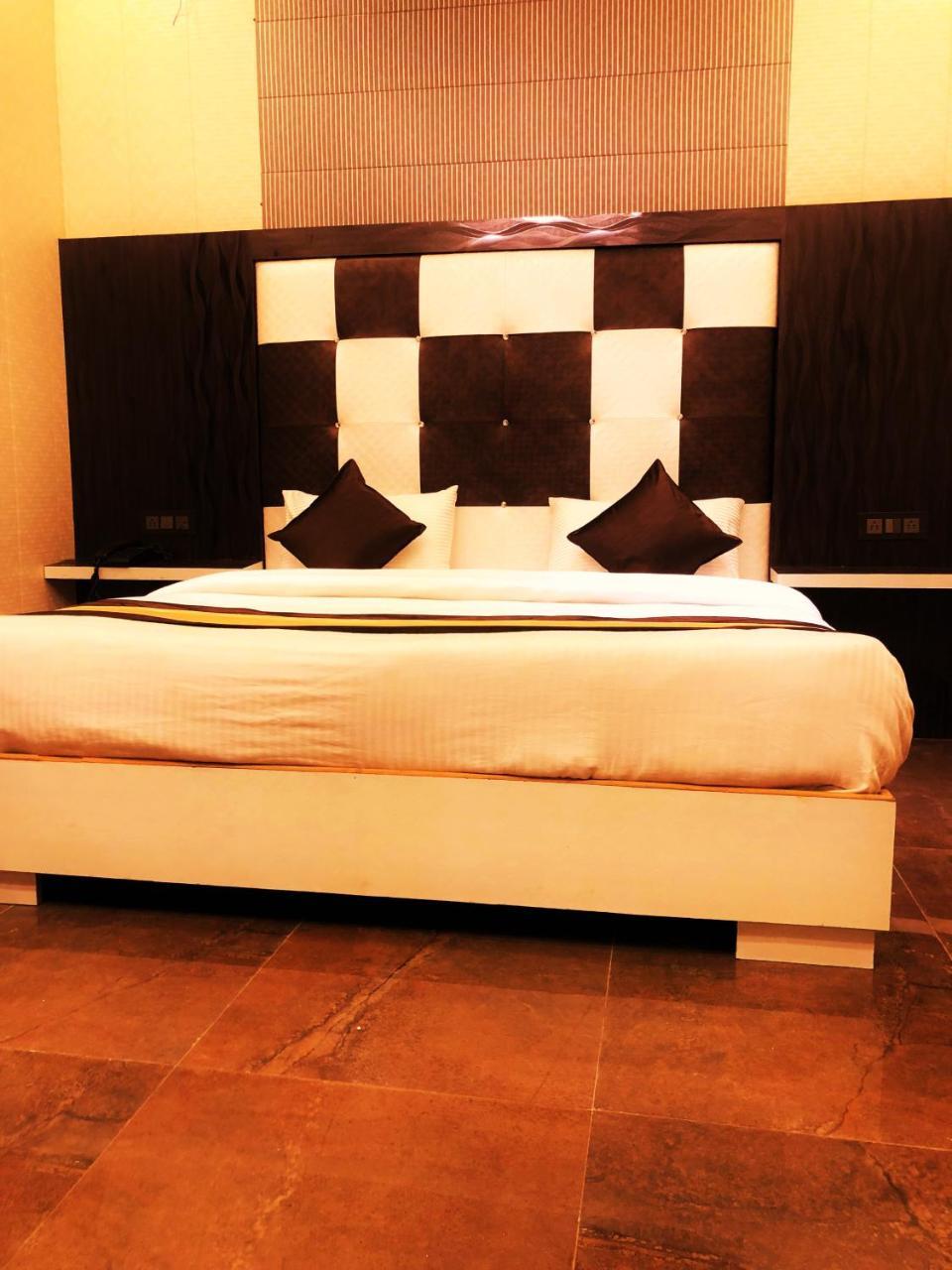 Grg Pardesi Hotel Haridwār Extérieur photo