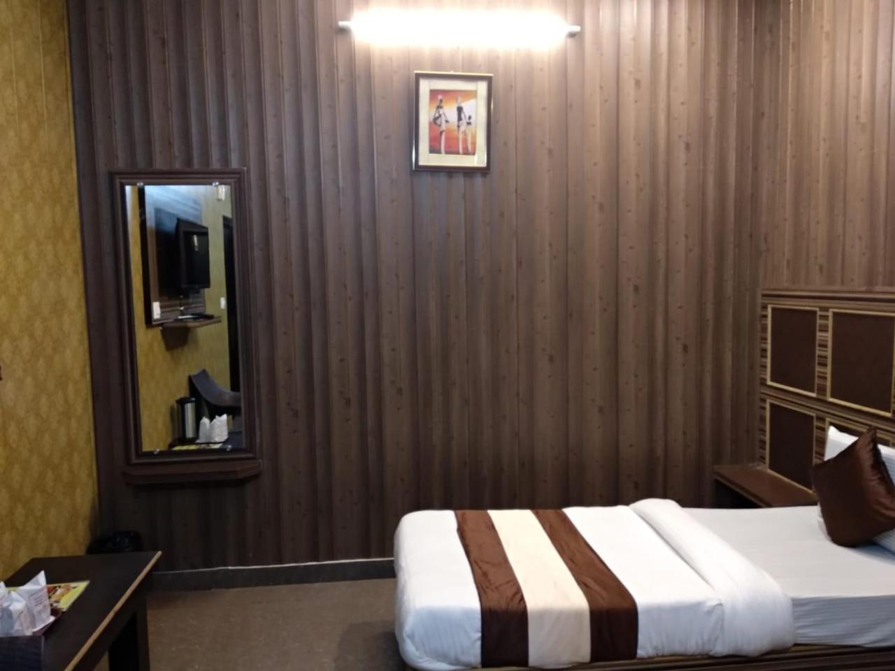 Grg Pardesi Hotel Haridwār Extérieur photo